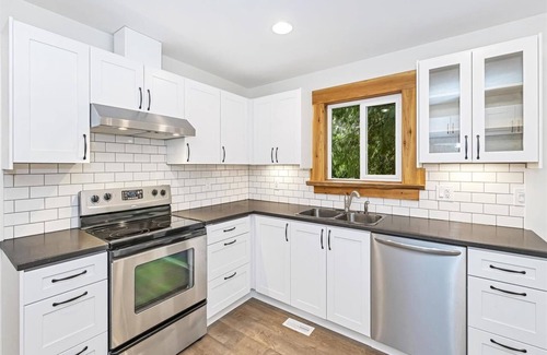 Mayne Island Cabaña | Renovated 2 bedroom Gulf Island Getaway on Mayne Island for monthly stays