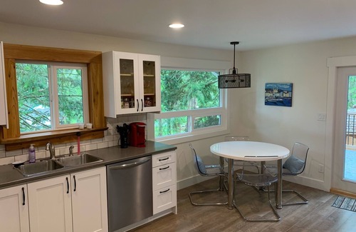 Mayne Island Cabaña | Renovated 2 bedroom Gulf Island Getaway on Mayne Island for monthly stays