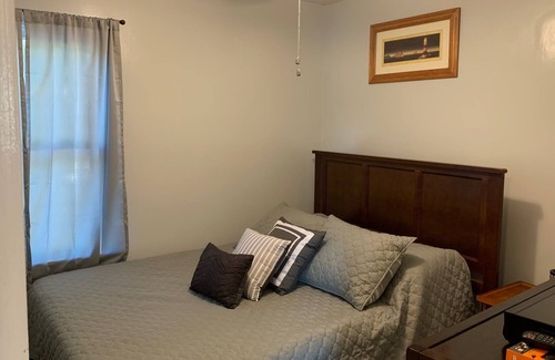 Lorain Casa | Renovated 2 bedroom / 1 bathroom house with large garage.