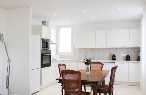 Drancy Apartamento | Renovated 2-bedroom apartment