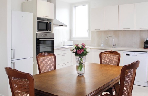 Drancy Apartamento | Renovated 2-bedroom apartment