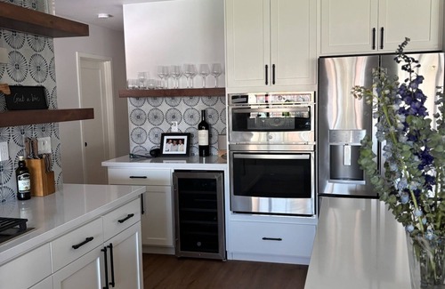 Lodi Casa | Renovated 2 bedroom in a great West End location.