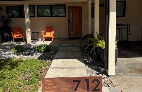 Lodi Casa | Renovated 2 bedroom in a great West End location.