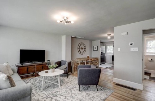 Witmer Casa | Renovated 2 BR home close to Lancaster attractions