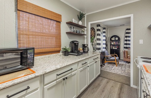 Jeffersonville Casa | Renovated 2 BR Oasis in Jeffersonville - 10 Mins to Louisville - with Yard