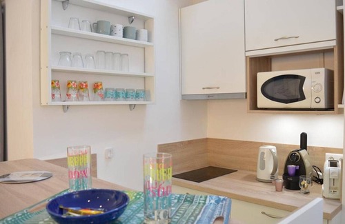Sainte-Maxime Apartamento | Apartamento renovado 2 habitaciones con terraza, aire acondicionado y wifi, a 200m de la playa