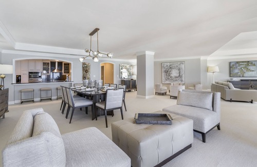 Seven Mile Beach Condominio | Renovated 207 South Oceanfront Residence Located at The Ritz-Carlton