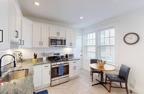 Coolidge Corner South Side Apartamento | Renovated 2B, In-unit Laundry, Longwood, 1st Flr