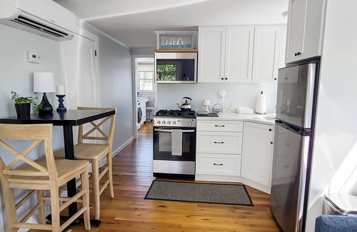 Wellfleet Cabaña | Renovated 2BD Cottage--A/C, 3-Min Bike to Cape Cod Rail Trail, 10-Min Bike to Marconi