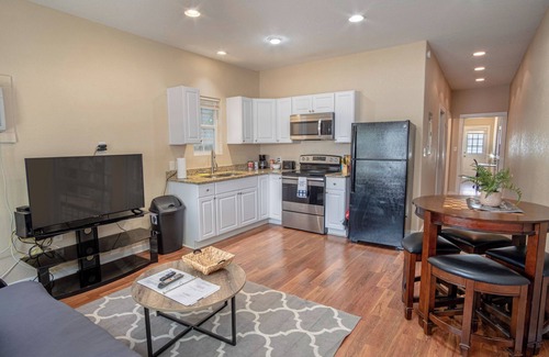 Near East Side Cabaña | Renovated 2br/2ba Near Downtown