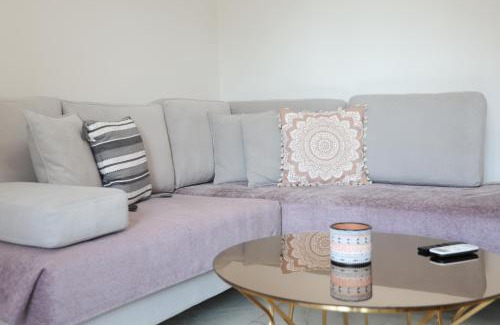 Qender Apartamento | Renovated 2BR Retreat Near the Beach