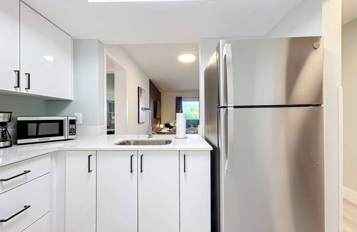 Lauderdale Harbours Condominio | Renovated 2BR with Pool & Modern Amenities