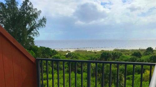 Sanibel Casa | Renovated 3-BR Villa with Rooftop Sundeck, Gulf Views and Private Beach