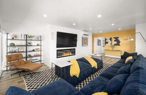 Capitol Hill Apartamento | Renovated 3BD 2BA Escape w Hot Tub and City Views