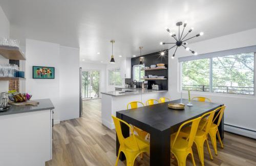 Capitol Hill Apartamento | Renovated 3BD 2BA Escape w Hot Tub and City Views
