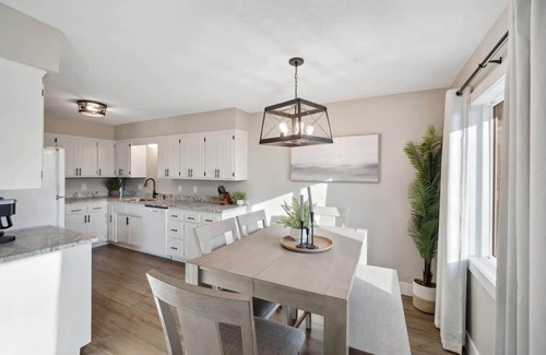 Brooklyn Park Casa | Renovated! 3BR 1.5BA King Beds! Mid term Rental ok