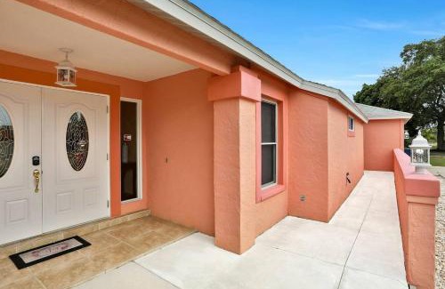 Whitfield Casa | Renovated 3BR Dog Friendly Pond View WD