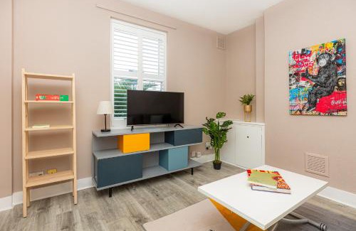 Stratford Casa | Renovated 3BR wgarden in Stratford, 1min to Train