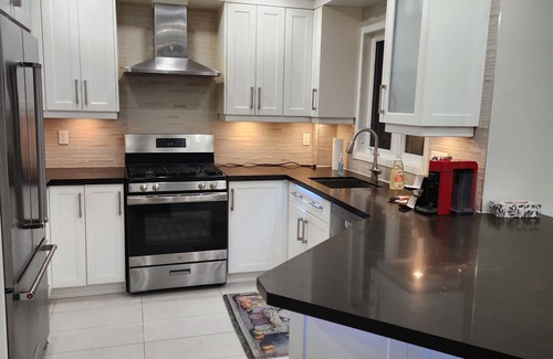 Mississauga Casa | Renovated 4-Bed Home with Party Basement in Heart of Mississauga & GTA