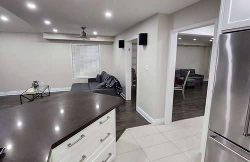 Mississauga Casa | Renovated 4-Bed Home with Party Basement in Heart of Mississauga & GTA