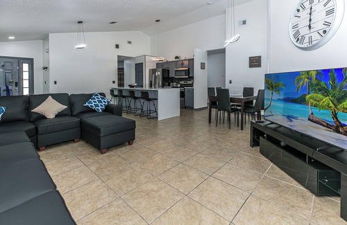 Westridge Casa | Renovated 4bd house close to Disney with heated pool, fireplace in Davenport