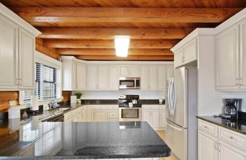 Prosperity Church Road Casa | Renovated 5BR/3BA Cabin w/ Rec Room