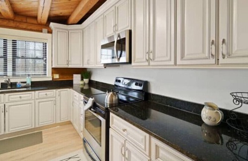 Prosperity Church Road Casa | Renovated 5BR/3BA Cabin w/ Rec Room