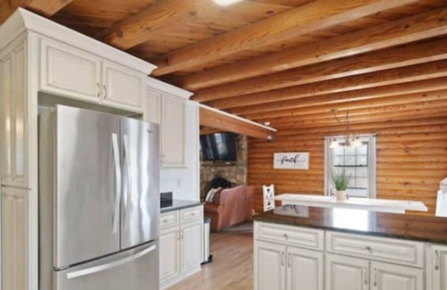 Prosperity Church Road Casa | Renovated 5BR/3BA Cabin w/ Rec Room