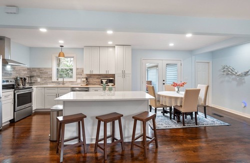 Beaufort Casa | Renovated: 6 min to Parris Island - 10 min to downtown - Family Gem - Beach Pass