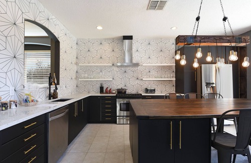 West Kissimmee Casa | Renovated 7 Bedroom, 4.5 Bath Luxury Vacation Home Pool Heat Included