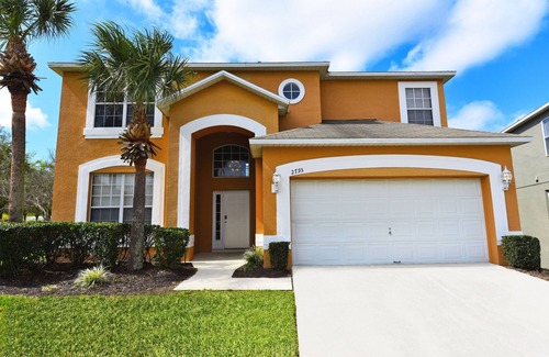 West Kissimmee Casa | Renovated 7 Bedroom, 4.5 Bath Luxury Vacation Home Pool Heat Included