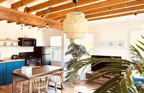Los Angeles Casa | Renovated and designed by an LA based architect with a wonderful front yard.