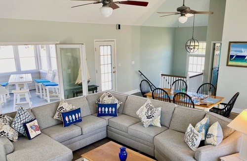 Admiral Estates Casa | Renovated and upgraded property just a short block to the beach.