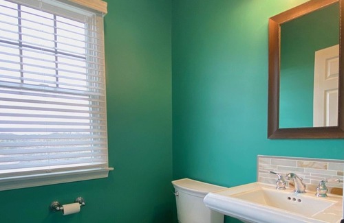 Admiral Estates Casa | Renovated and upgraded property just a short block to the beach.