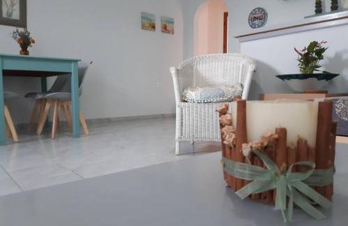 Adelianos Kampos Apartamento | Renovated apartment in Adelianos Kampos
