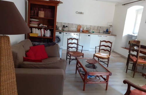 Calenzana Apartamento | piso reformado en casa burguesa