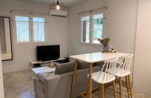 Kifisia Apartamento | Renovated apartment in Kifissia Center near Metro G25