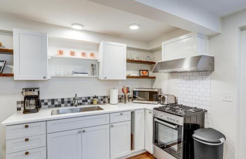 Sunset Hill Apartamento | Renovated Apartment in Seattle 7 Mi to Downtown!