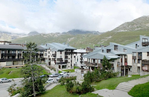 Le Lavachet Apartamento | Apartamento renovado cerca de pistas y comercios con balcón