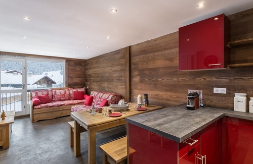 Courchevel Apartamento | Apartamento renovado cerca de las pistas con vista a las montañas y acomodaciones para 6 personas