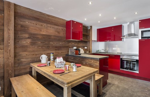 Courchevel Apartamento | Apartamento renovado cerca de las pistas con vista a las montañas y acomodaciones para 6 personas