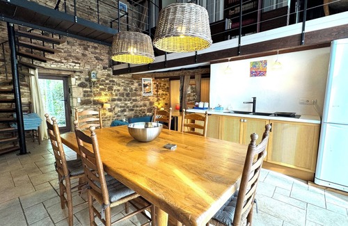 Frayssinet-le-Gelat Casa | Renovated barn in 1823 farmhouse. Garden and shared pool.