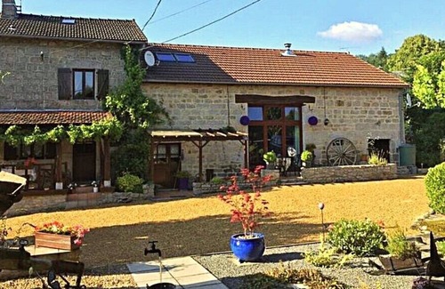 Auriat Casa | Renovated barn, Master bedroom, bedroom with 2 singles and mezzanine double bed