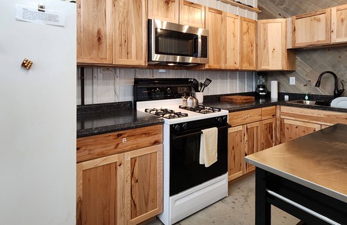Mather Casa | Renovated barn retreat with firepit, grill, sauna, foosball, kayaks & movie room