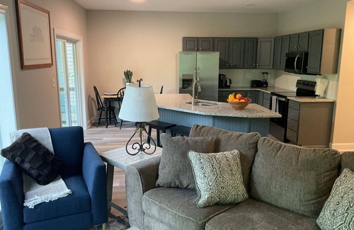 Boone Cabaña | Renovated Boone Deluxe Cottage with 2 bed 2 bath, sleeps 6 max, pet friendly