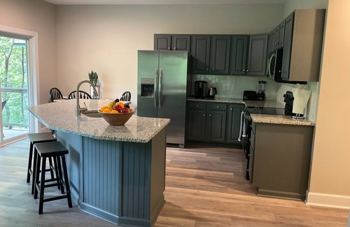 Boone Cabaña | Renovated Boone Deluxe Cottage with 2 bed 2 bath, sleeps 6 max, pet friendly