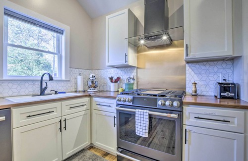 Carrboro Casa | Renovated Carrboro House with Deck & Fire Pit!