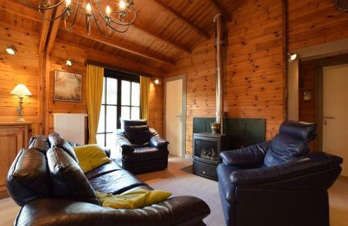 Weris Chalet De Esquí | Renovated chalet near Durbuy, cleaning included