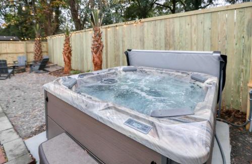 Mount Pleasant Casa | Renovated Charleston Oasis Mins to Dtwn and Beach