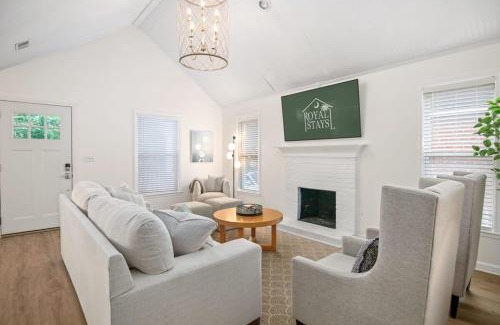Mount Pleasant Casa | Renovated Charleston Oasis Mins to Dtwn and Beach